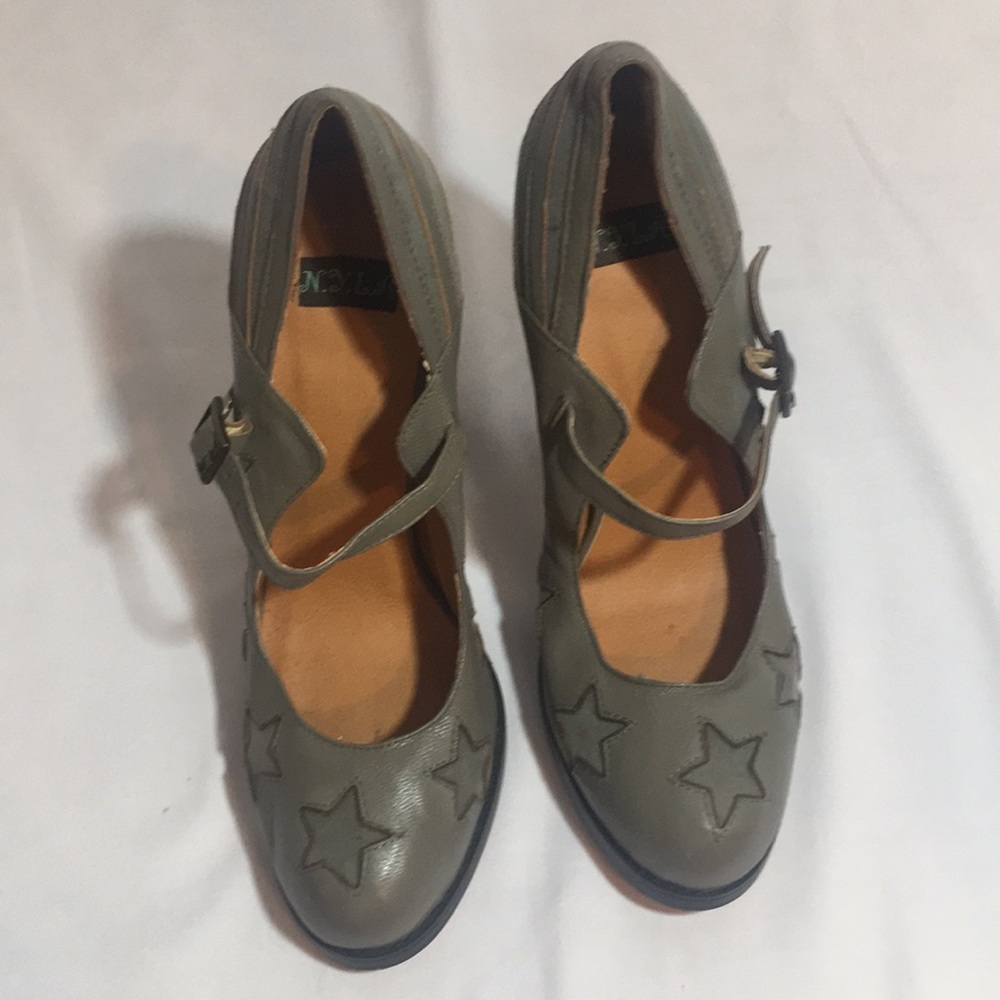 N.Y.L.A. Pewter/ grey/ gray heels stars design